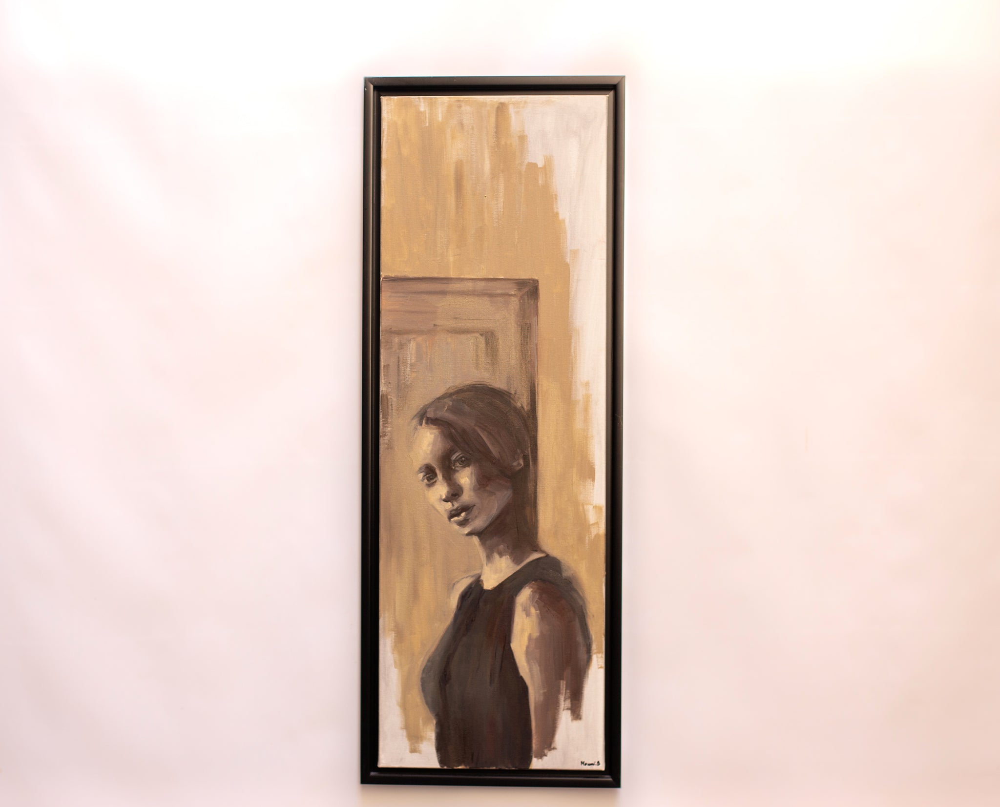 Oeuvre représentant une femme seule au couleur terne , tonalité de beige de gris et de marron en fin de journée